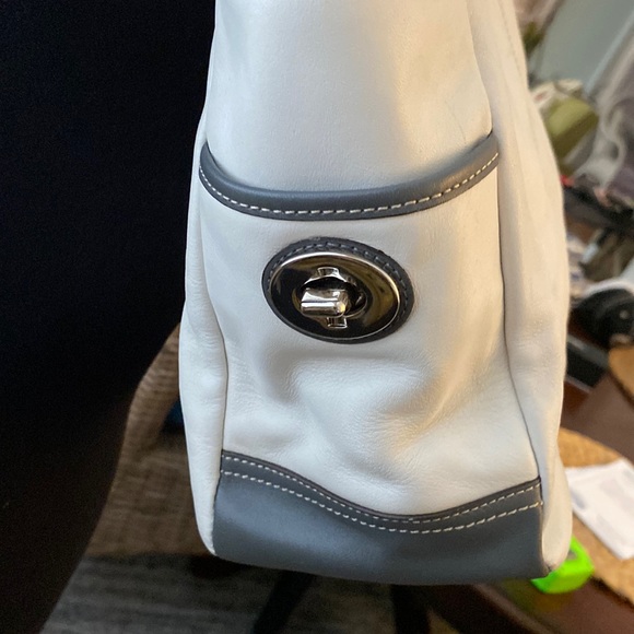 Coach East/West Leather Pleated Gallery Tote - Picture 3 of 10